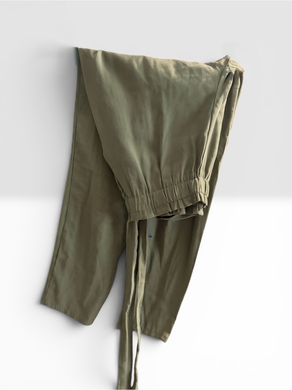 BCBGeneration ~Olive Green ~ Trouser ~Lightweight Rayon ~Tapered Leg ~Tie Belt - Picture 4 of 5